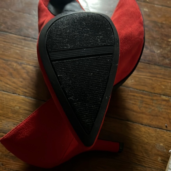 Red pointy toe suede heels Comfort Plus by Predictions - Picture 6 of 7